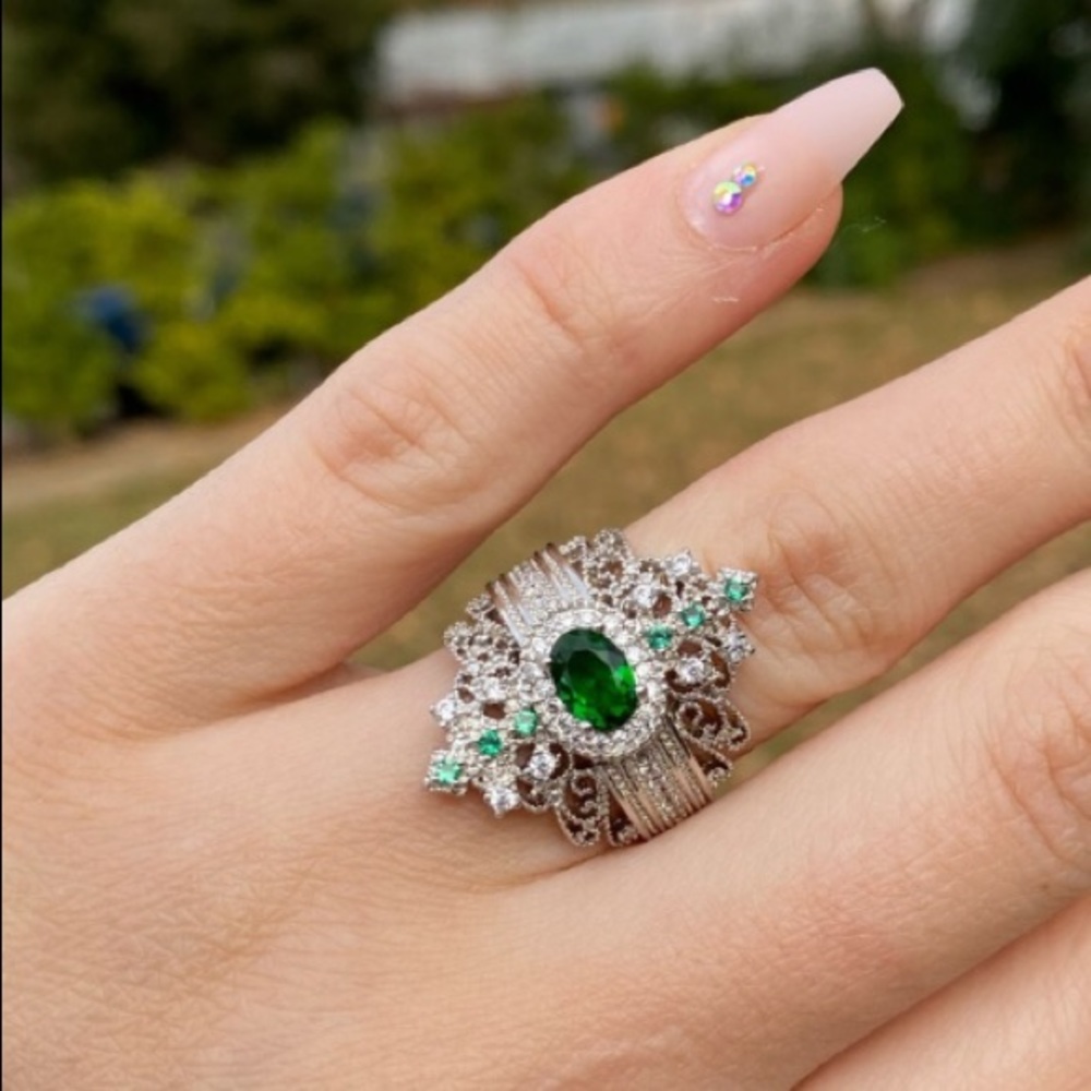 925 Silver Emerald and Diamond Vintage Ring - Picture 9 of 11